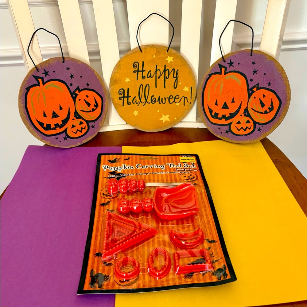 3 Rustic Wooden Halloween Signs & Pumpkin Carving Kit. NWOTs